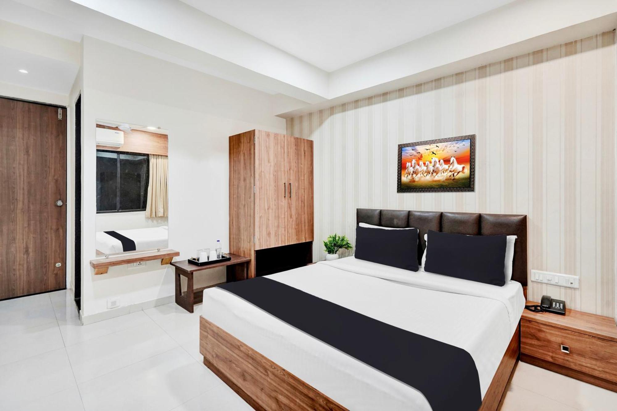 Super Collection O Kudasan Gandhinagar Formerly Hotel Royal Mansion 외부 사진