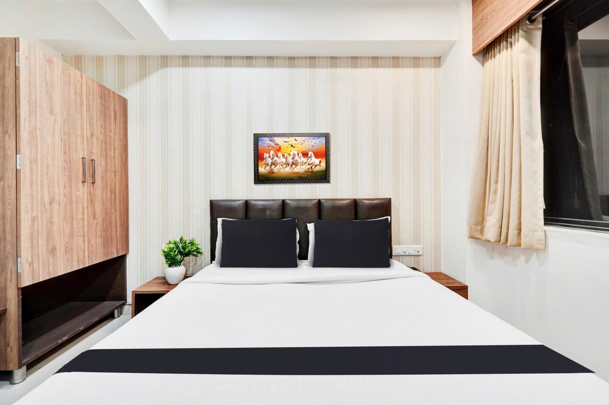 Super Collection O Kudasan Gandhinagar Formerly Hotel Royal Mansion 외부 사진