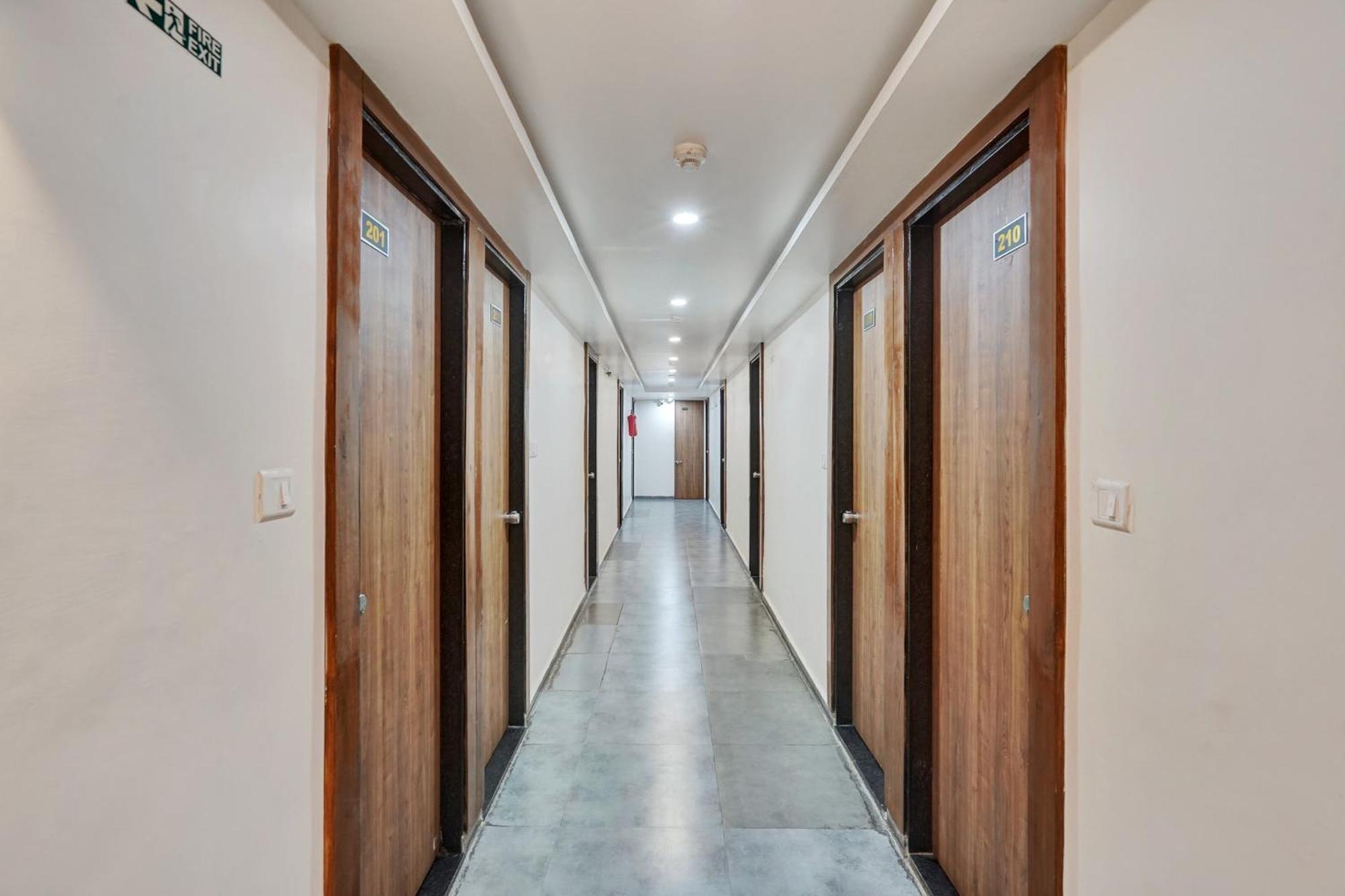 Super Collection O Kudasan Gandhinagar Formerly Hotel Royal Mansion 외부 사진
