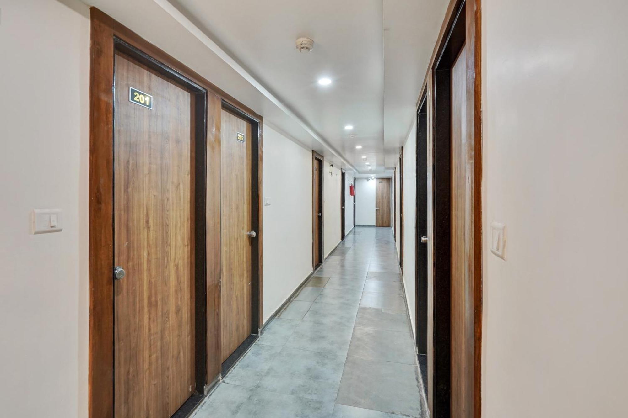 Super Collection O Kudasan Gandhinagar Formerly Hotel Royal Mansion 외부 사진