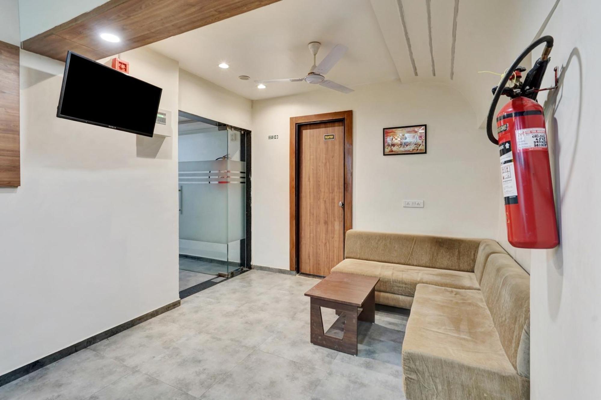 Super Collection O Kudasan Gandhinagar Formerly Hotel Royal Mansion 외부 사진